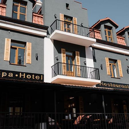Hotel Dynasty Kamianets-Podilsky Extérieur photo
