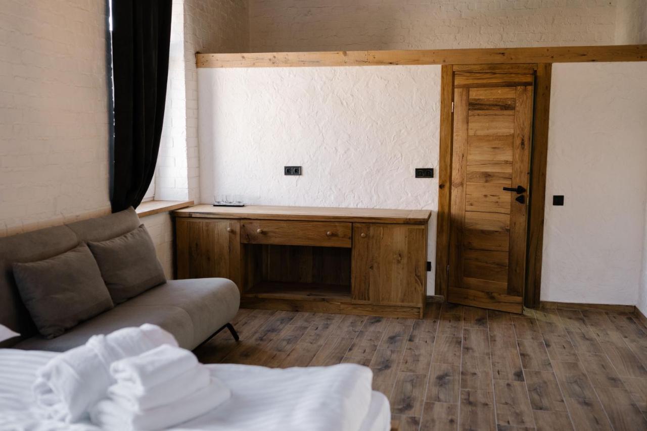 Hotel Dynasty Kamianets-Podilsky Extérieur photo