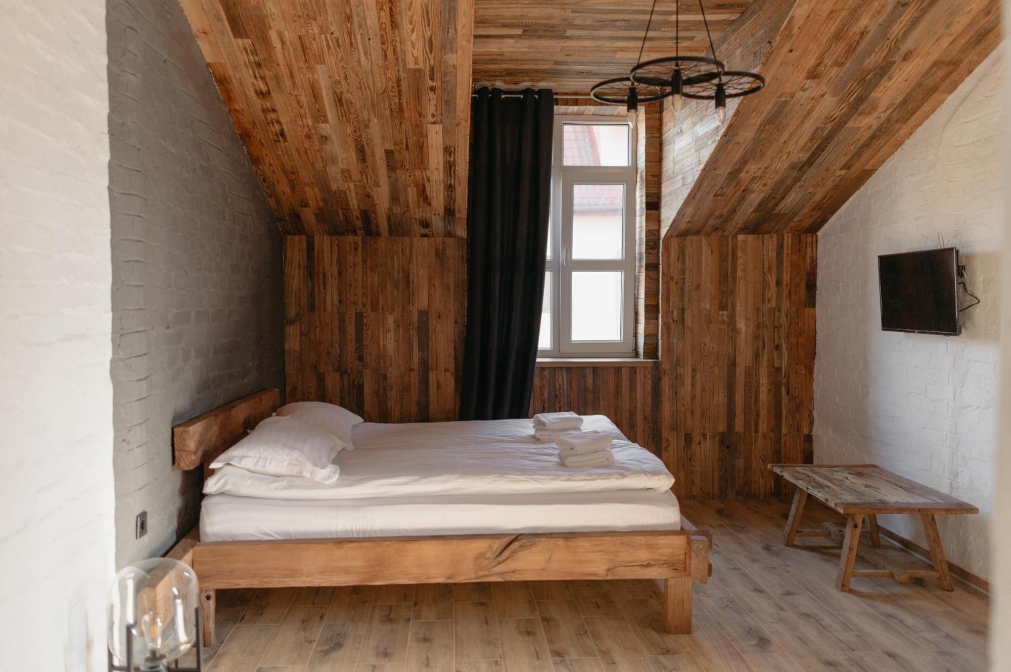 Hotel Dynasty Kamianets-Podilsky Extérieur photo