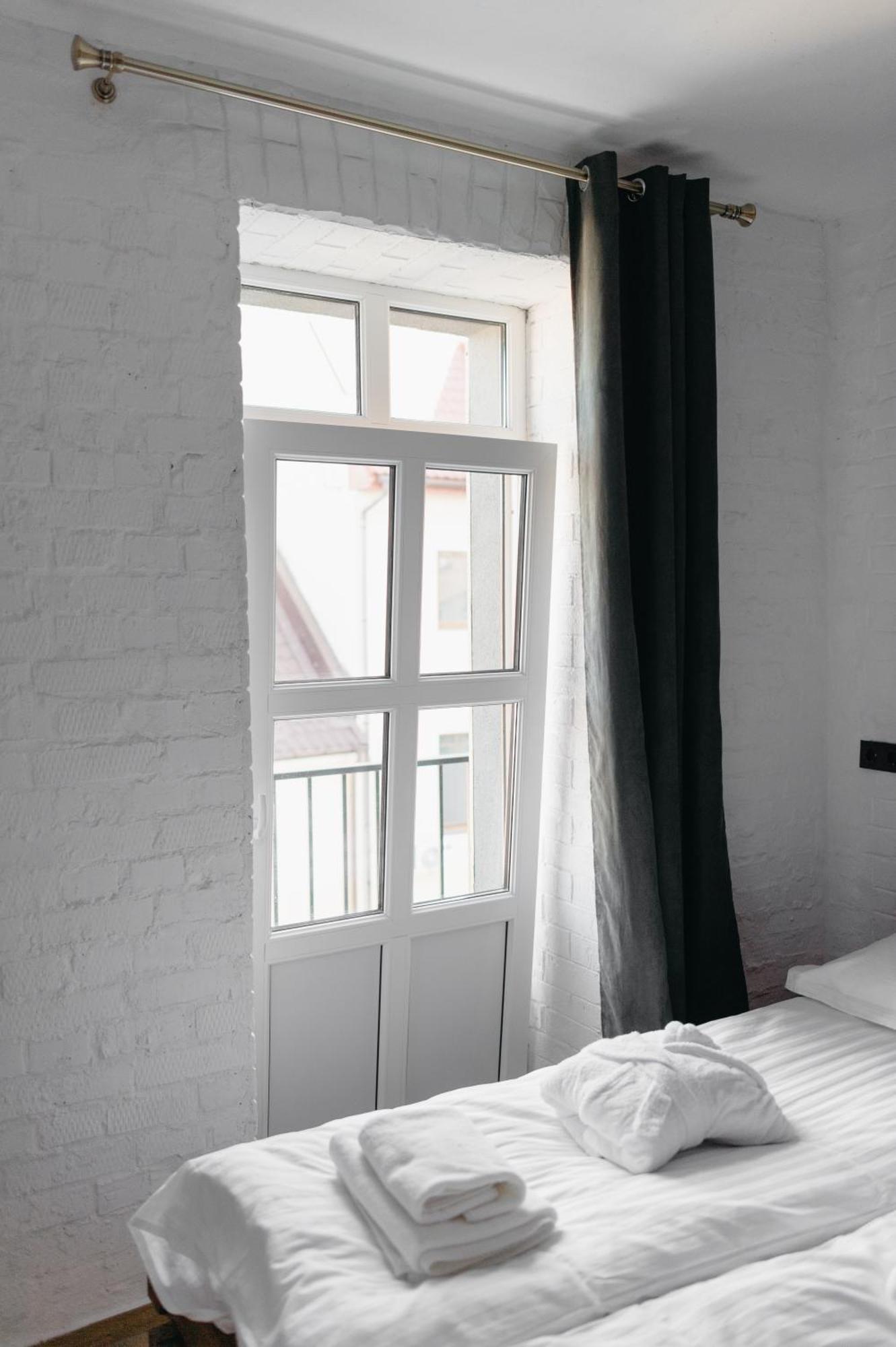 Hotel Dynasty Kamianets-Podilsky Extérieur photo